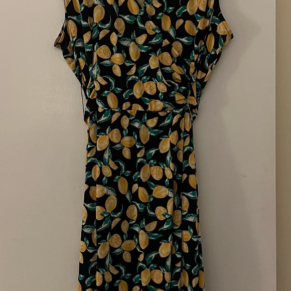 Plus Navy Dress with Lemons - Picture 2 of 4
